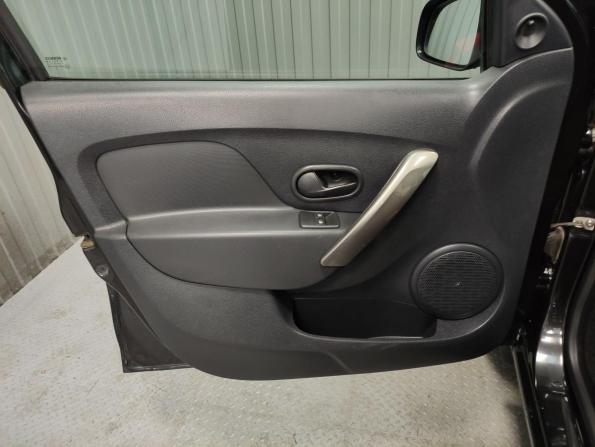 Renault Sandero II с пробегом 2015 года, цена 590 000 рублей, 91231 км, хэтчбек, Автокод Объявления