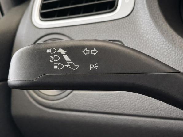 Volkswagen Polo V Рестайлинг с пробегом 2016 года, цена 1 257 000 рублей, 85443 км, седан, Автокод Объявления