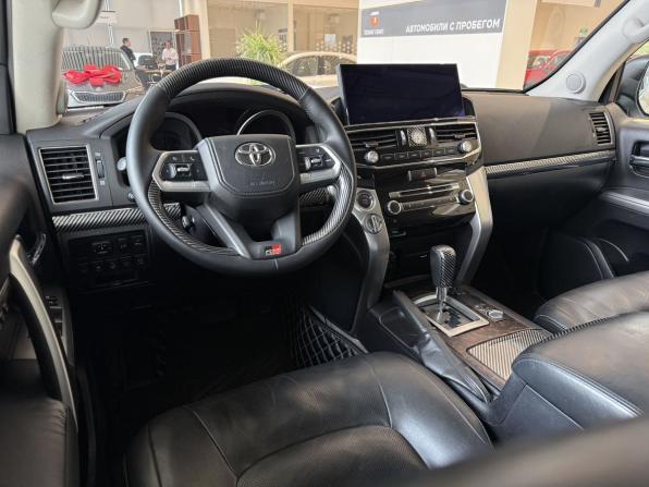Toyota Land Cruiser 200 Series Рестайлинг 1 с пробегом 2015 года, цена 4 280 000 рублей, 161000 км, внедорожник, Автокод Объявления