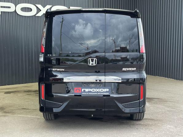 Honda Stepwgn V Рестайлинг с пробегом 2017 года, цена 2 307 000 рублей, 120875 км, минивэн, Автокод Объявления