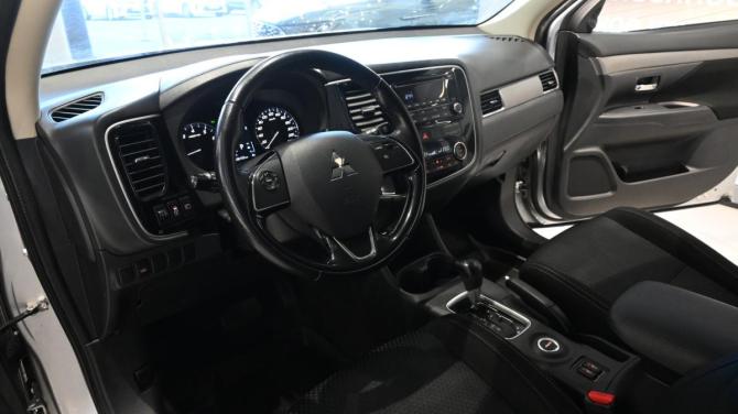 Mitsubishi Outlander III Рестайлинг 2 с пробегом 2016 года, цена 1 625 000 рублей, 136000 км, внедорожник, Автокод Объявления