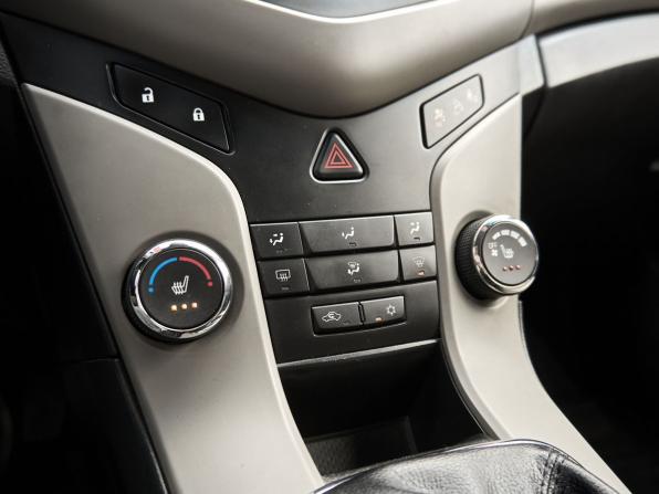 Chevrolet Cruze I Рестайлинг с пробегом 2012 года, цена 620 000 рублей, 271750 км, хэтчбек, Автокод Объявления