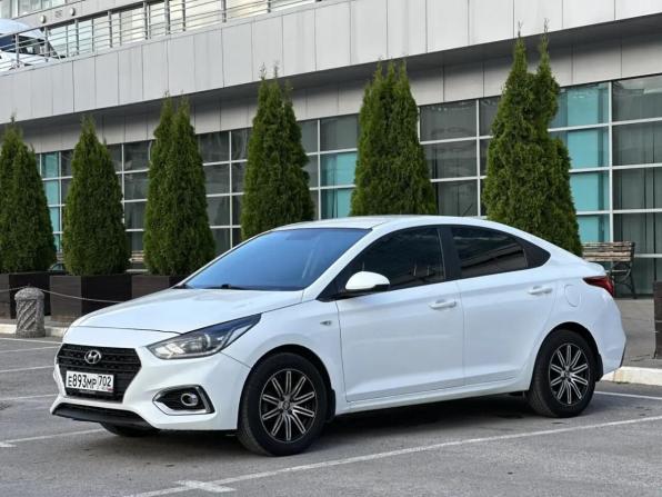 Hyundai Solaris II с пробегом 2017 года, цена 965 000 рублей, 133636 км, седан, Автокод Объявления