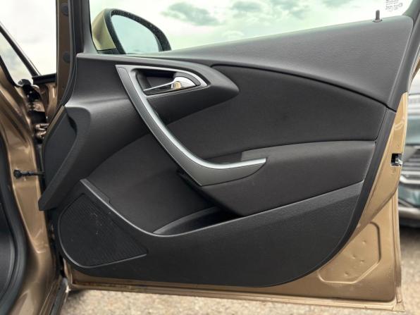 Opel Astra J Рестайлинг с пробегом 2012 года, цена 740 000 рублей, 118801 км, хэтчбек, Автокод Объявления