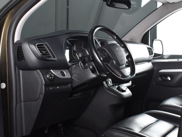 Peugeot Traveller I с пробегом 2018 года, цена 3 494 995 рублей, 73330 км, минивэн, Автокод Объявления