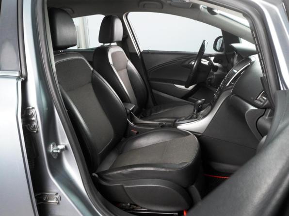 Opel Astra J с пробегом 2010 года, цена 700 000 рублей, 211752 км, хэтчбек, Автокод Объявления