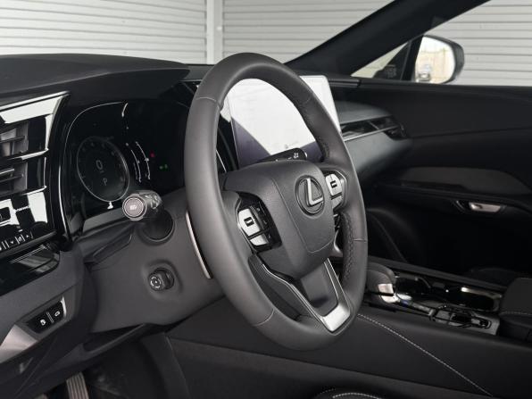 Lexus RX V с пробегом 2023 года, цена 8 980 000 рублей, 3355 км, внедорожник, Автокод Объявления