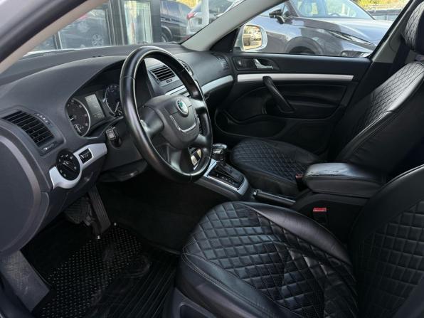 Skoda Octavia II (A5) Рестайлинг с пробегом 2011 года, цена 1 049 000 рублей, 97210 км, лифтбек, Автокод Объявления