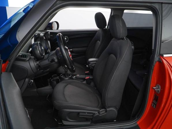 Mini Hatch III (F55/F56) Рестайлинг с пробегом 2018 года, цена 1 299 077 рублей, 229016 км, хэтчбек, Автокод Объявления