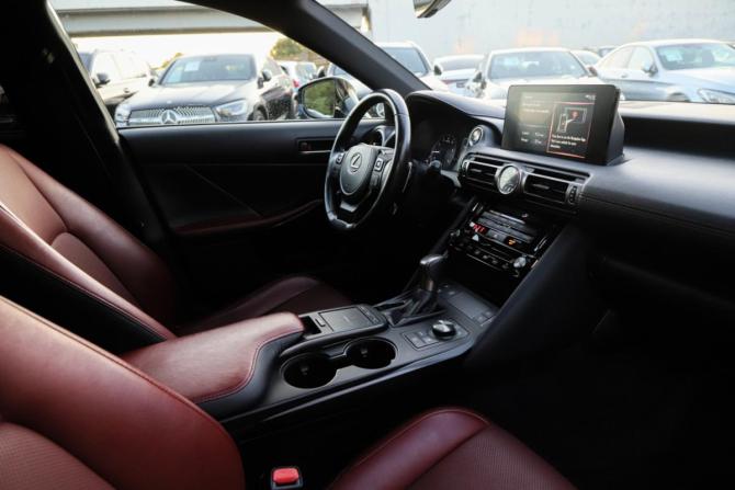 Lexus IS III Рестайлинг 2 с пробегом 2021 года, цена 3 995 000 рублей, 91353 км, седан, Автокод Объявления