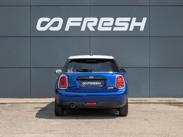 Mini Hatch III (F55/F56) Рестайлинг с пробегом 2020 года, цена 2 230 000 рублей, 59469 км, хэтчбек, Автокод Объявления