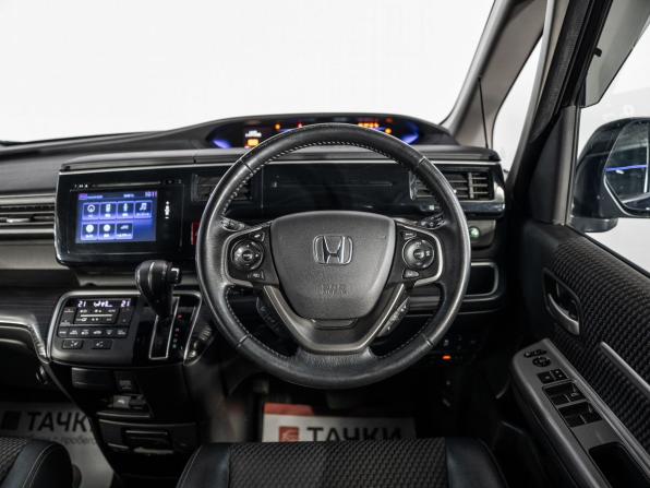 Honda Stepwgn V с пробегом 2015 года, цена 1 850 000 рублей, 156602 км, минивэн, Автокод Объявления