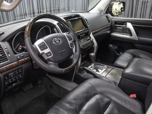Toyota Land Cruiser 200 Series Рестайлинг 1 с пробегом 2015 года, цена 4 898 000 рублей, 180212 км, внедорожник, Автокод Объявления