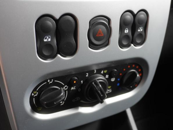 Renault Sandero I с пробегом 2014 года, цена 1 039 000 рублей, 29789 км, хэтчбек, Автокод Объявления