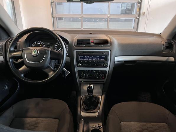 Skoda Octavia II (A5) Рестайлинг с пробегом 2013 года, цена 900 000 рублей, 185535 км, лифтбек, Автокод Объявления