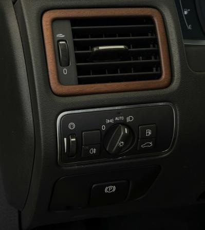 Volvo XC70 II Рестайлинг с пробегом 2015 года, цена 2 230 000 рублей, 179434 км, универсал, Автокод Объявления