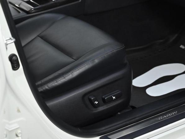 Toyota Camry VII (XV50) Рестайлинг с пробегом 2015 года, цена 1 649 000 рублей, 189000 км, седан, Автокод Объявления