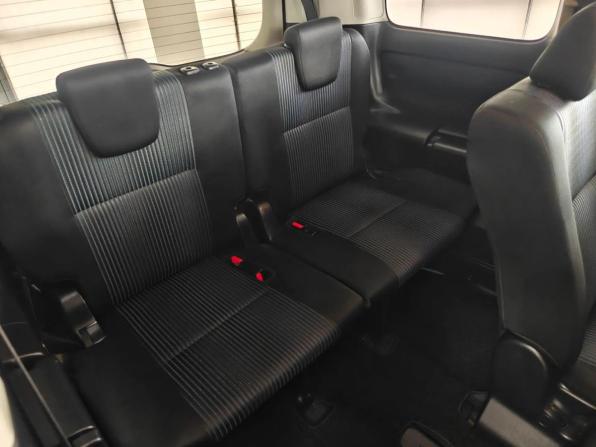 Toyota Voxy III (R80) с пробегом 2015 года, цена 1 800 000 рублей, 264580 км, минивэн, Автокод Объявления