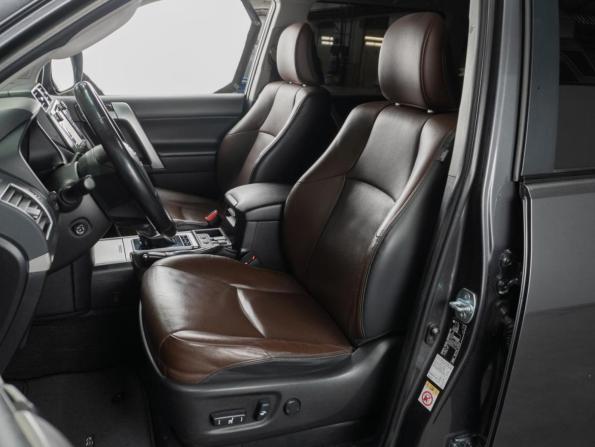 Toyota Land Cruiser Prado 150 Series Рестайлинг 2 с пробегом 2019 года, цена 5 879 000 рублей, 184028 км, внедорожник, Автокод Объявления