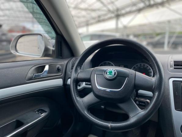 Skoda Octavia II (A5) Рестайлинг с пробегом 2009 года, цена 547 100 рублей, 232655 км, лифтбек, Автокод Объявления