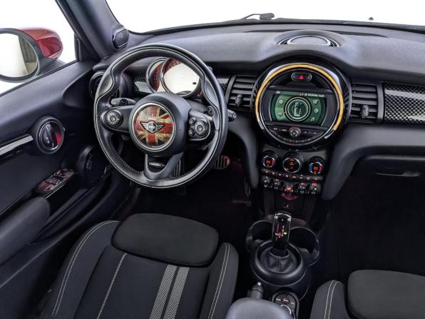 Mini Hatch III (F55/F56) Рестайлинг с пробегом 2020 года, цена 3 300 000 рублей, 84934 км, хэтчбек, Автокод Объявления