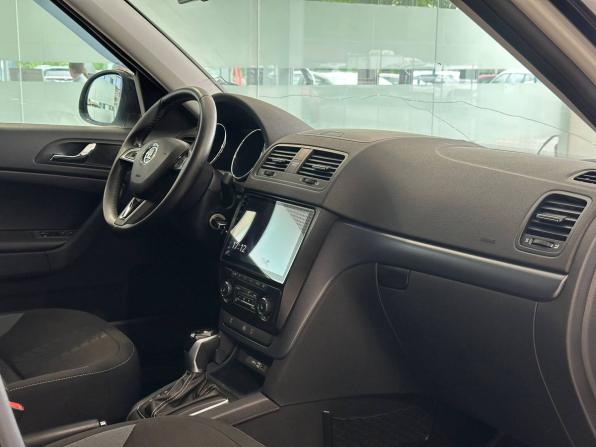 Skoda Yeti I Рестайлинг с пробегом 2015 года, цена 1 045 000 рублей, 212259 км, внедорожник, Автокод Объявления