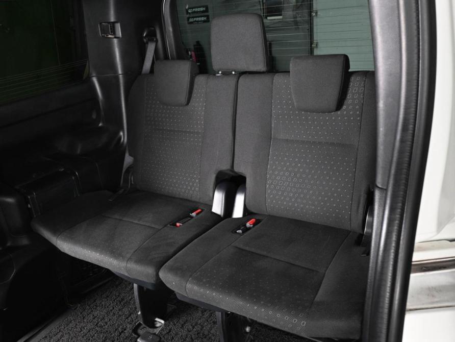 Toyota Noah III (R80) Рестайлинг Ростов-на-Дону  - изображение 9