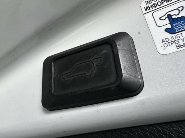 Toyota RAV4 IV (XA40) Рестайлинг с пробегом 2016 года, цена 2 340 000 рублей, 105994 км, внедорожник, Автокод Объявления