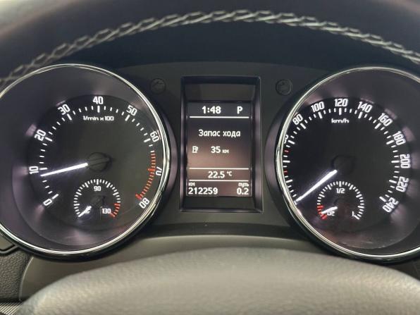 Skoda Yeti I Рестайлинг с пробегом 2015 года, цена 1 045 000 рублей, 212259 км, внедорожник, Автокод Объявления