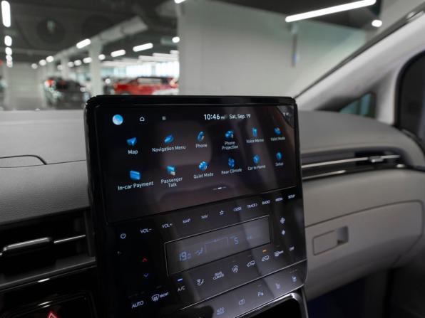 Hyundai Staria I с пробегом 2024 года, цена 8 050 000 рублей, 22989 км, минивэн, Автокод Объявления
