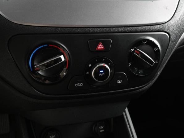 Hyundai Solaris II с пробегом 2018 года, цена 1 039 000 рублей, 147738 км, седан, Автокод Объявления