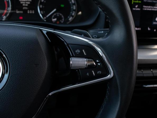 Skoda Octavia IV (A8) с пробегом 2021 года, цена 2 465 000 рублей, 101111 км, лифтбек, Автокод Объявления