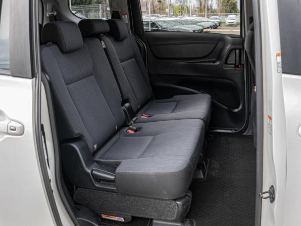 Toyota Sienta II с пробегом 2017 года, цена 1 800 000 рублей, 142686 км, компактвэн, Автокод Объявления