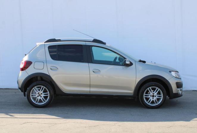 Renault Sandero II с пробегом 2017 года, цена 1 010 000 рублей, 87128 км, хэтчбек, Автокод Объявления