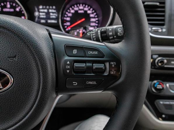 Kia Carnival III с пробегом 2017 года, цена 2 275 000 рублей, 94398 км, минивэн, Автокод Объявления