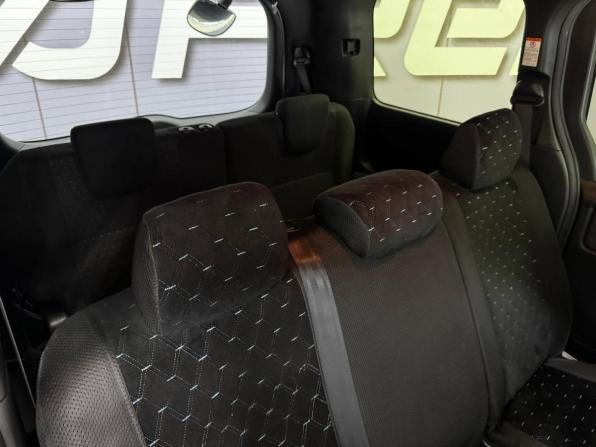 Toyota Noah III (R80) Рестайлинг с пробегом 2017 года, цена 1 949 000 рублей, 162000 км, минивэн, Автокод Объявления