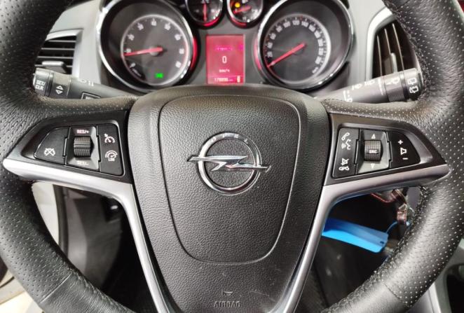 Opel Astra J Рестайлинг с пробегом 2013 года, цена 920 000 рублей, 120896 км, хэтчбек, Автокод Объявления