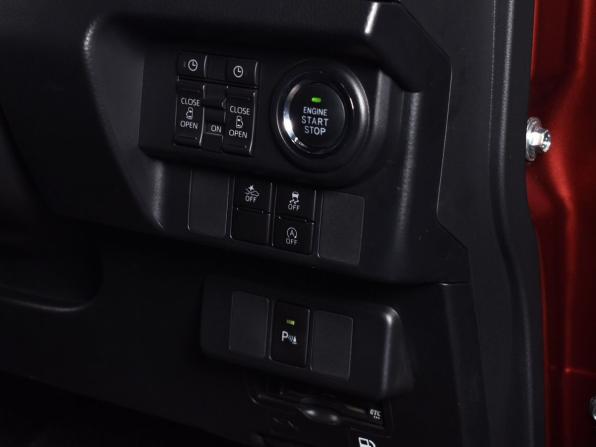 Toyota Roomy I Рестайлинг с пробегом 2021 года, цена 1 329 995 рублей, 54534 км, микровэн, Автокод Объявления
