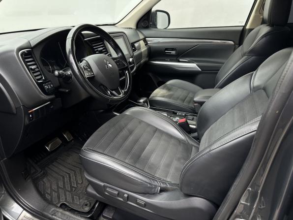 Mitsubishi Outlander III Рестайлинг 3 с пробегом 2021 года, цена 2 200 000 рублей, 130374 км, внедорожник, Автокод Объявления