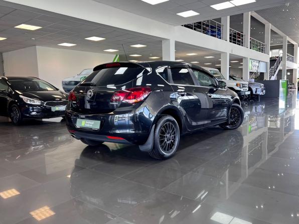 Opel Astra J с пробегом 2011 года, цена 695 000 рублей, 240000 км, хэтчбек, Автокод Объявления