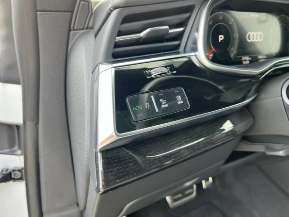 Audi Q8 I (4M) с пробегом 2022 года, цена 8 499 000 рублей, 77800 км, внедорожник, Автокод Объявления