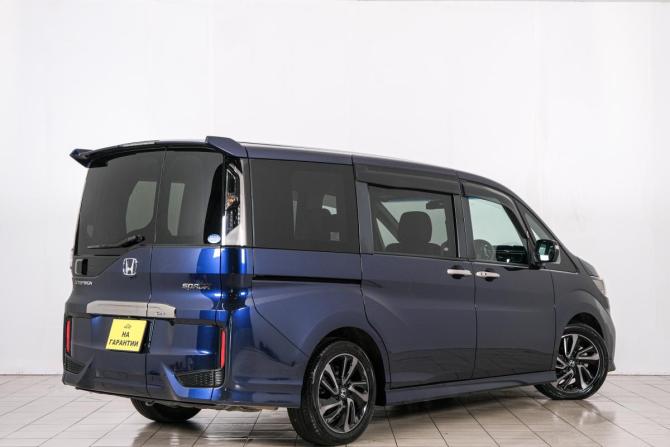 Honda Stepwgn V Рестайлинг с пробегом 2021 года, цена 2 999 000 рублей, 48000 км, минивэн, Автокод Объявления