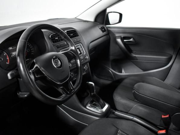 Volkswagen Polo V Рестайлинг с пробегом 2017 года, цена 965 000 рублей, 55531 км, седан, Автокод Объявления