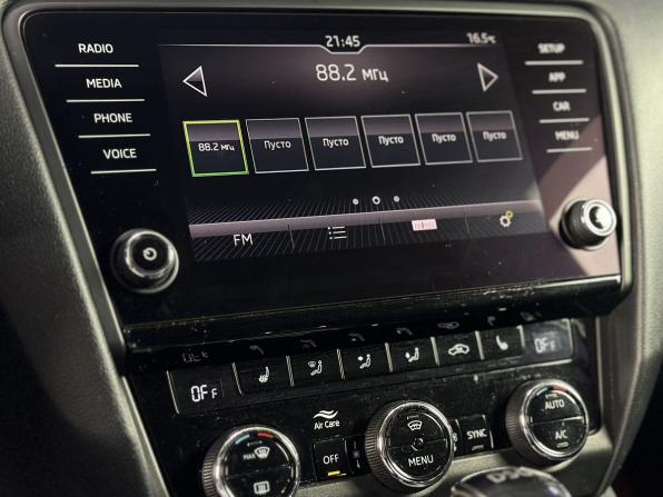 Skoda Octavia III (A7) Рестайлинг с пробегом 2019 года, цена 1 629 000 рублей, 289462 км, лифтбек, Автокод Объявления