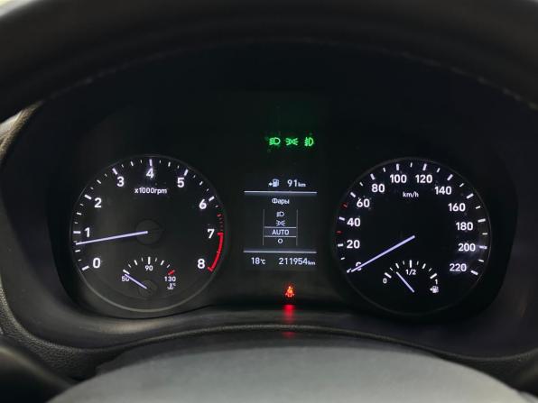 Hyundai Solaris II с пробегом 2018 года, цена 910 000 рублей, 211610 км, седан, Автокод Объявления