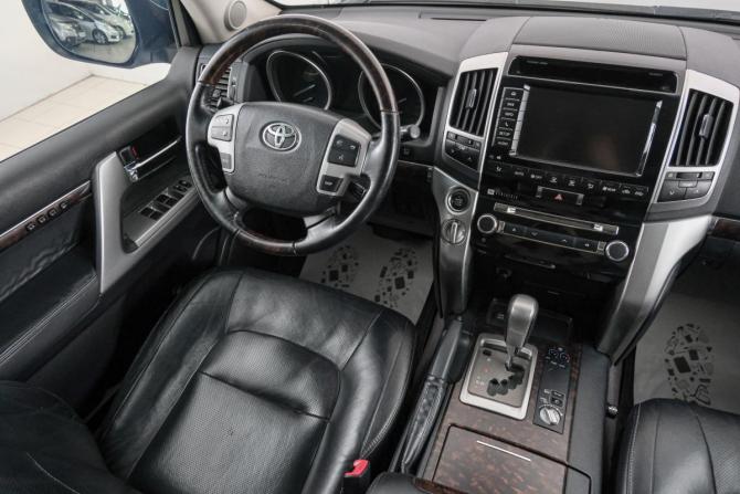 Toyota Land Cruiser 200 Series Рестайлинг 1 с пробегом 2012 года, цена 3 799 000 рублей, 185000 км, внедорожник, Автокод Объявления