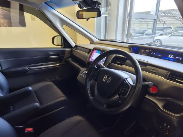 Honda Freed II с пробегом 2017 года, цена 1 490 000 рублей, 68000 км, компактвэн, Автокод Объявления