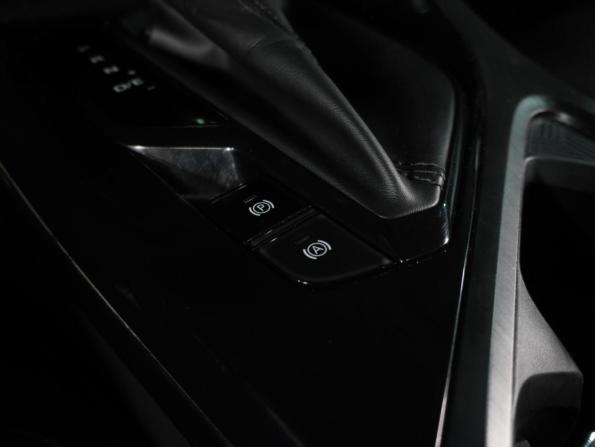 Roewe i5 I Рестайлинг с пробегом 2022 года, цена 1 199 000 рублей, 43200 км, седан, Автокод Объявления