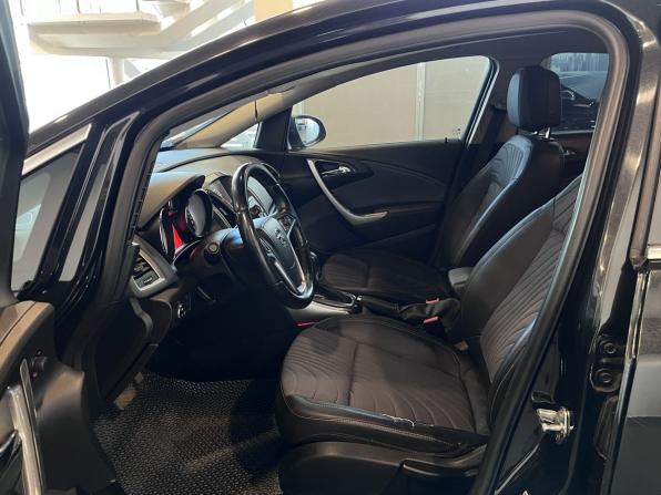 Opel Astra J Рестайлинг с пробегом 2014 года, цена 825 000 рублей, 113435 км, хэтчбек, Автокод Объявления