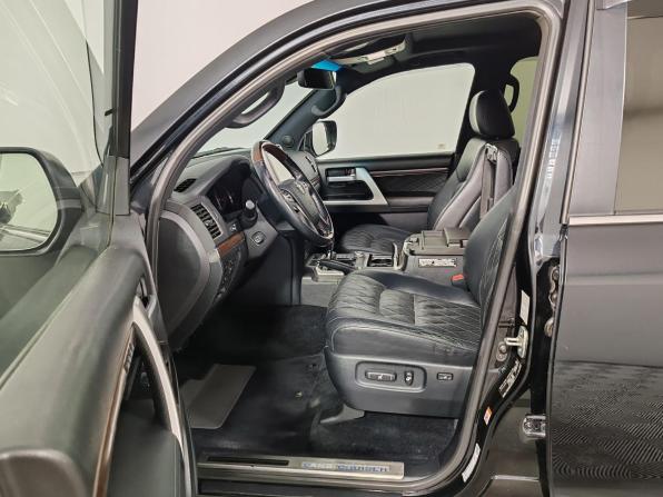 Toyota Land Cruiser 200 Series Рестайлинг 2 с пробегом 2017 года, цена 5 849 000 рублей, 300215 км, внедорожник, Автокод Объявления